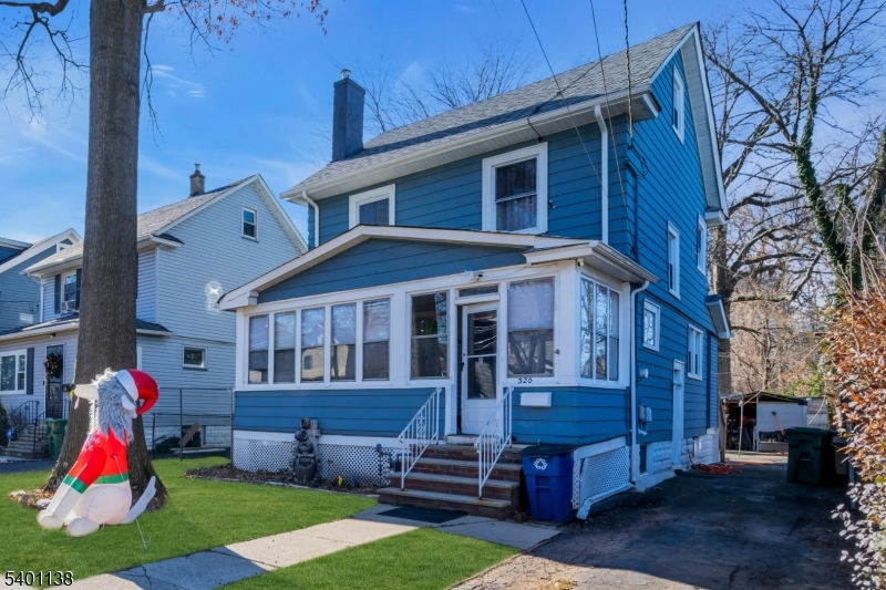 320 Pine St Property Photo 1