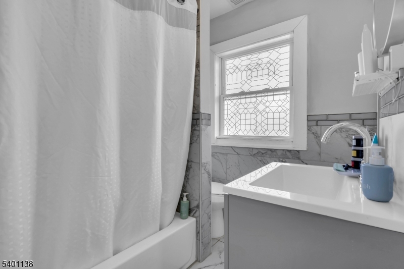 320 Pine St Property Photo 14