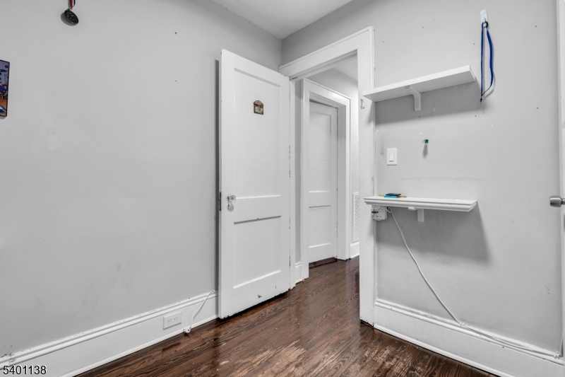 320 Pine St Property Photo 16