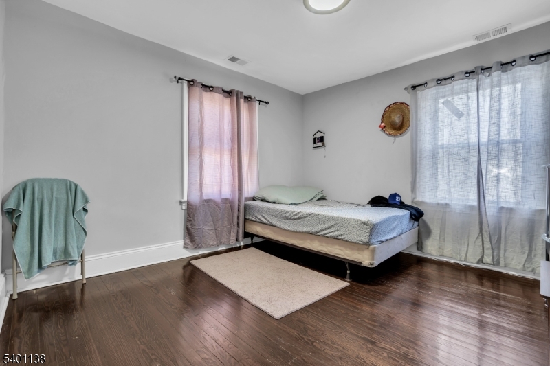 320 Pine St Property Photo 17