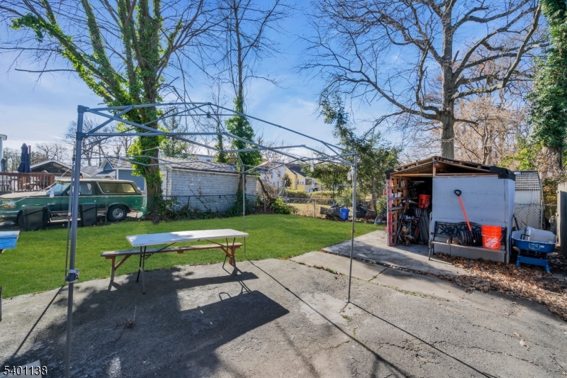320 Pine St Property Photo 25