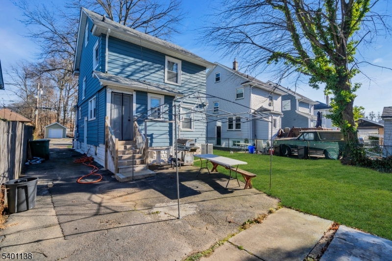 320 Pine St Property Photo 26