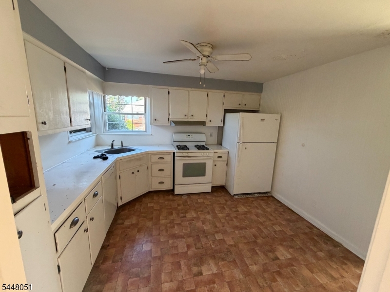 2801 Dewitt Ter Property Photo 2