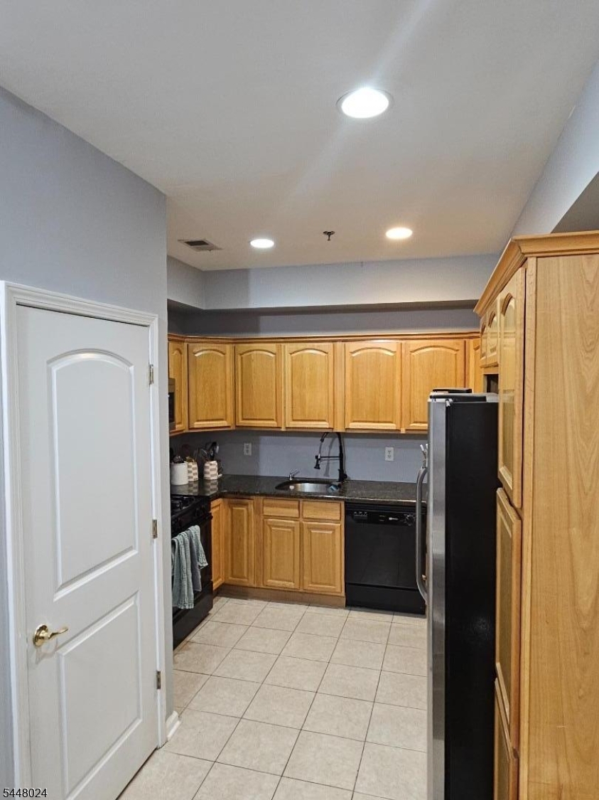 351 S Broad St Property Photo 4