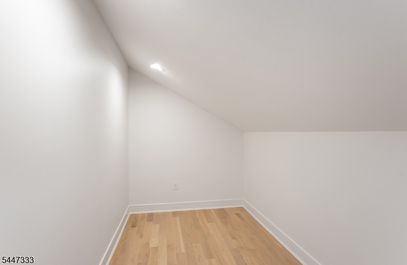 195 N Fullerton Ave A Property Photo 23