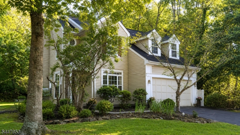 21 Yale Ter Property Photo 2