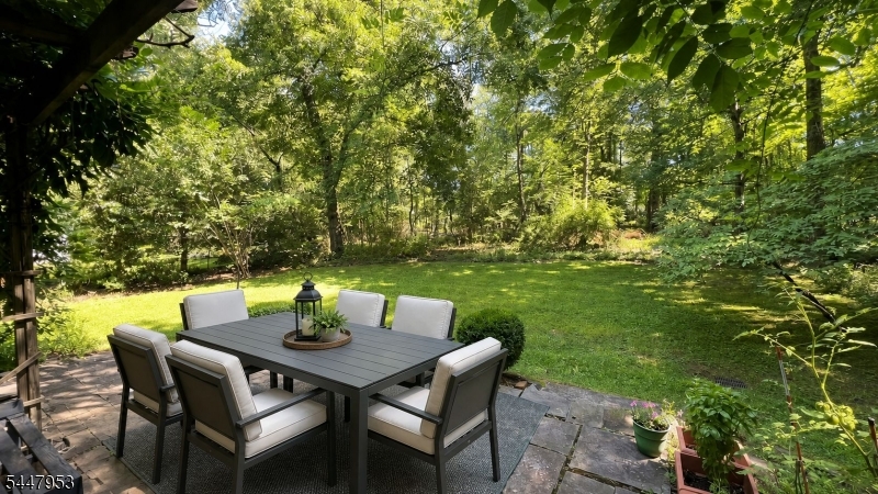 21 Yale Ter Property Photo 12