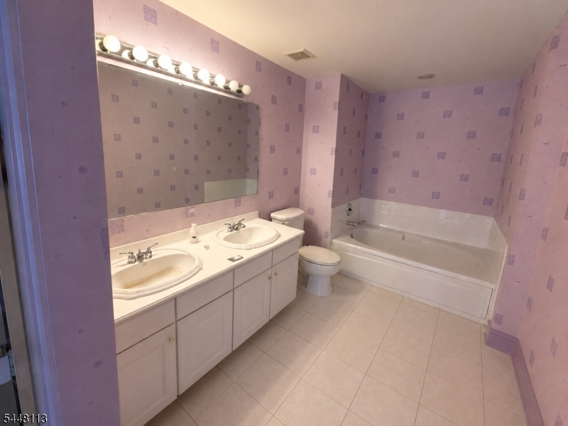 810 Firethorn Dr E2 Property Photo 16