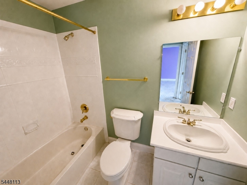 810 Firethorn Dr E2 Property Photo 17