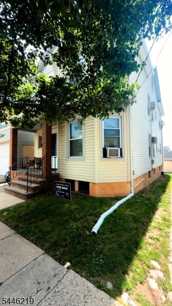 252 N 7th St Property Photo 3