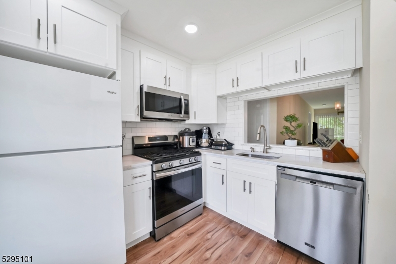 115 Wycombe Pl Property Photo 2