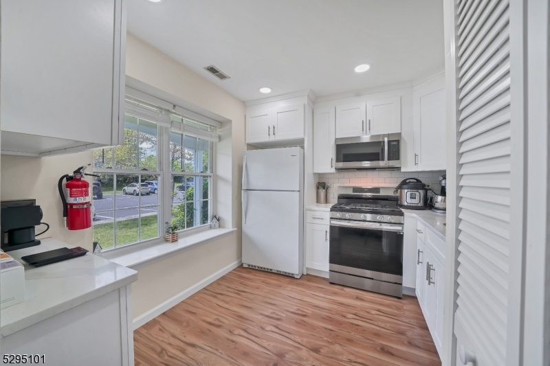 115 Wycombe Pl Property Photo 3