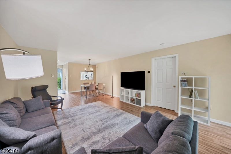 115 Wycombe Pl Property Photo 5