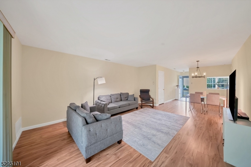 115 Wycombe Pl Property Photo 6