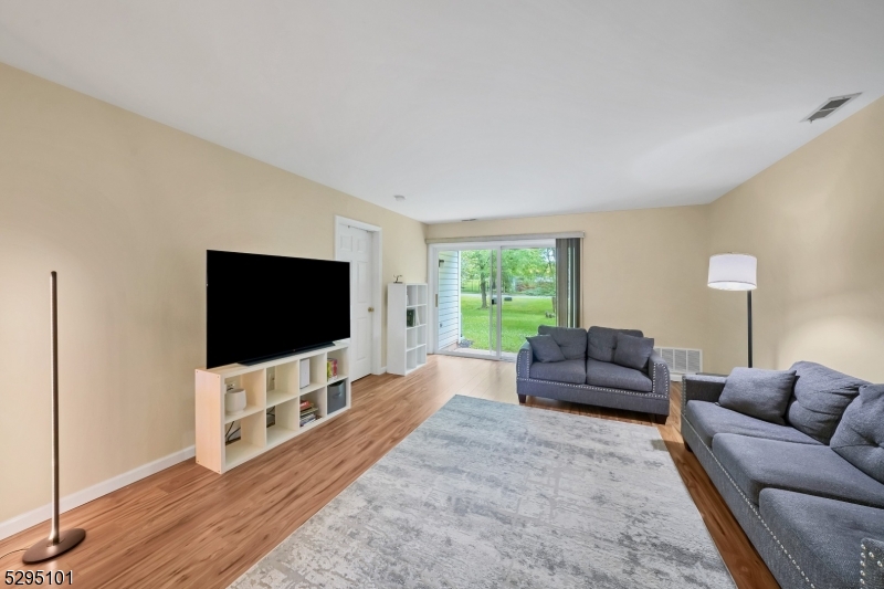 115 Wycombe Pl Property Photo 8