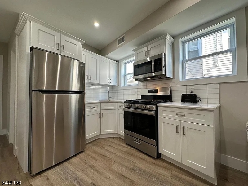 250 Snyder St 8 Property Photo 3