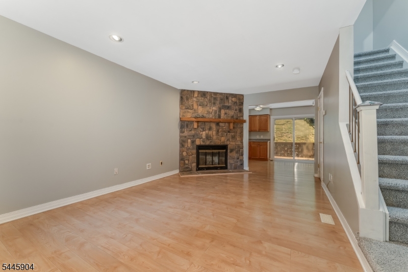 111 Sequoia Ct Property Photo 4