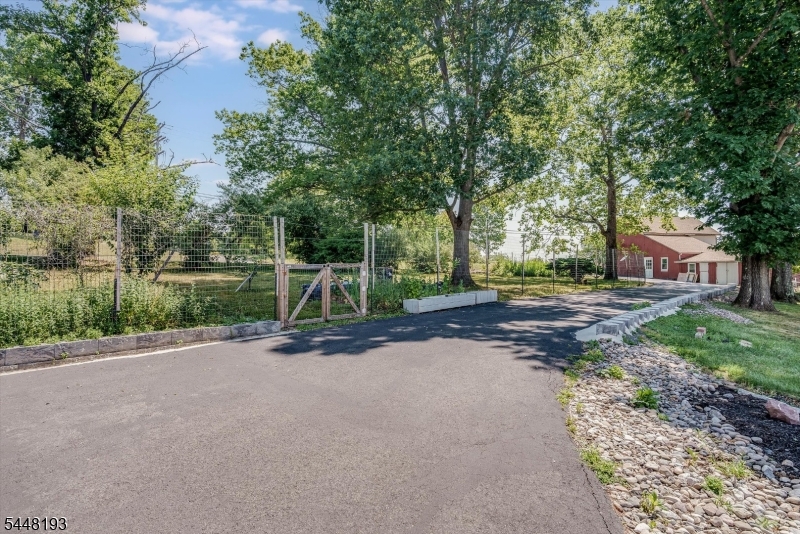 145 Perryville Rd Property Photo 4