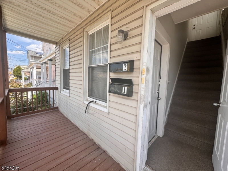 610 Cortlandt St Property Photo 2