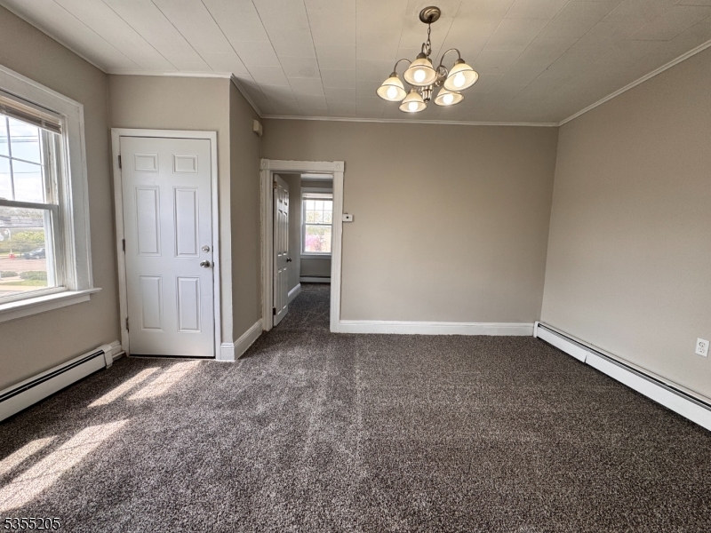 610 Cortlandt St Property Photo 3
