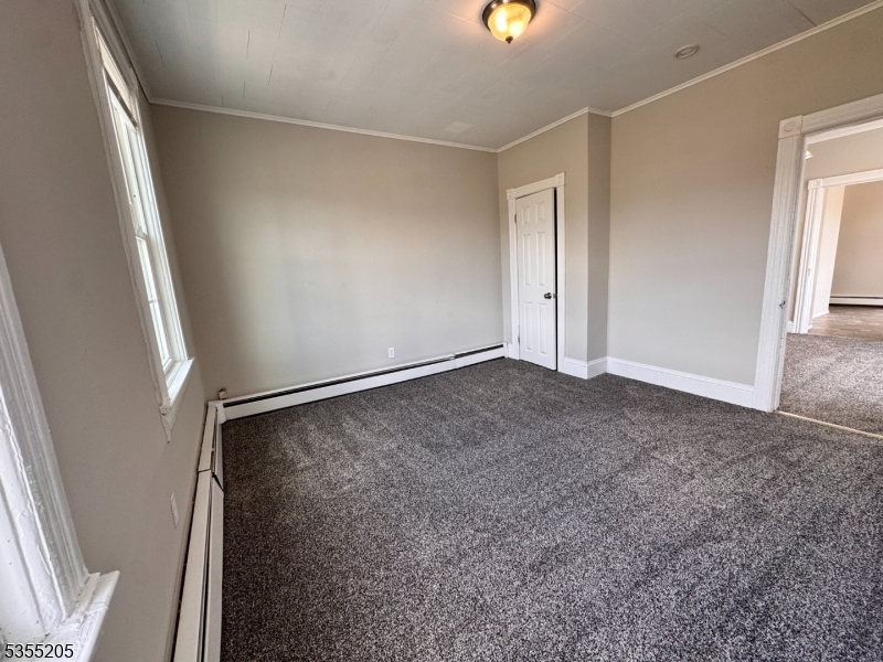 610 Cortlandt St Property Photo 5