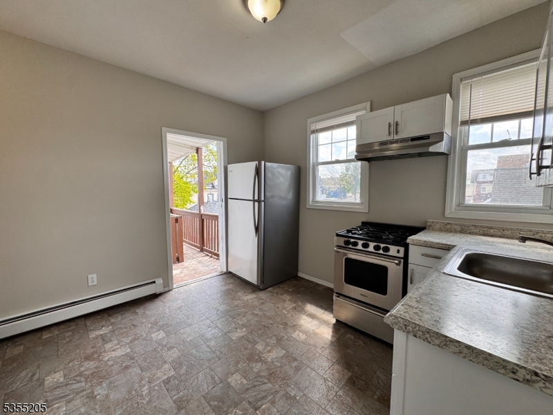 610 Cortlandt St Property Photo 10