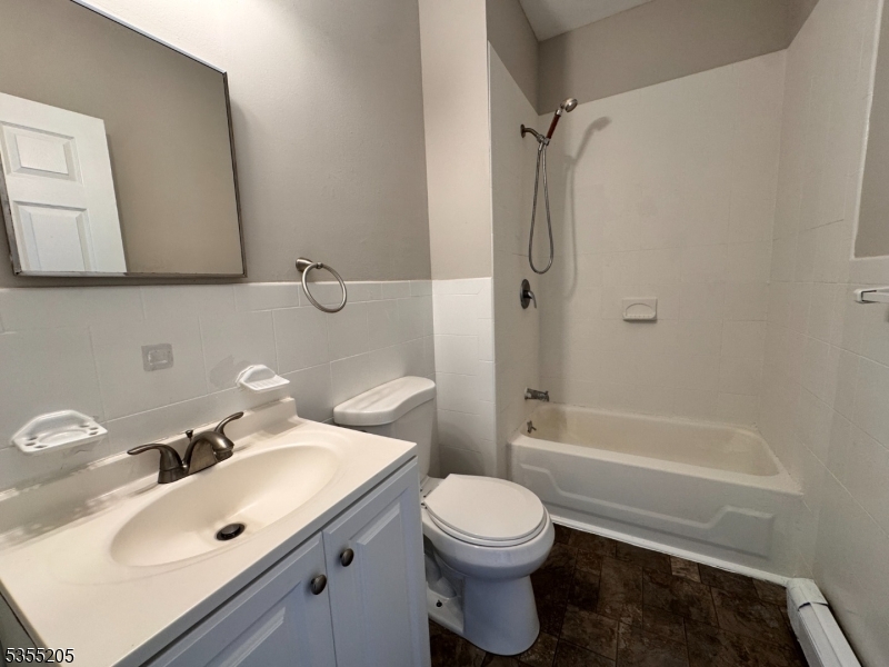 610 Cortlandt St Property Photo 12