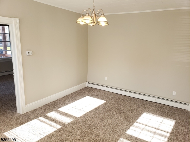 610 Cortlandt St Property Photo 18