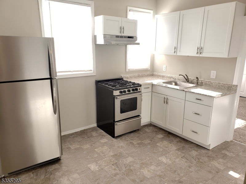 610 Cortlandt St Property Photo 19