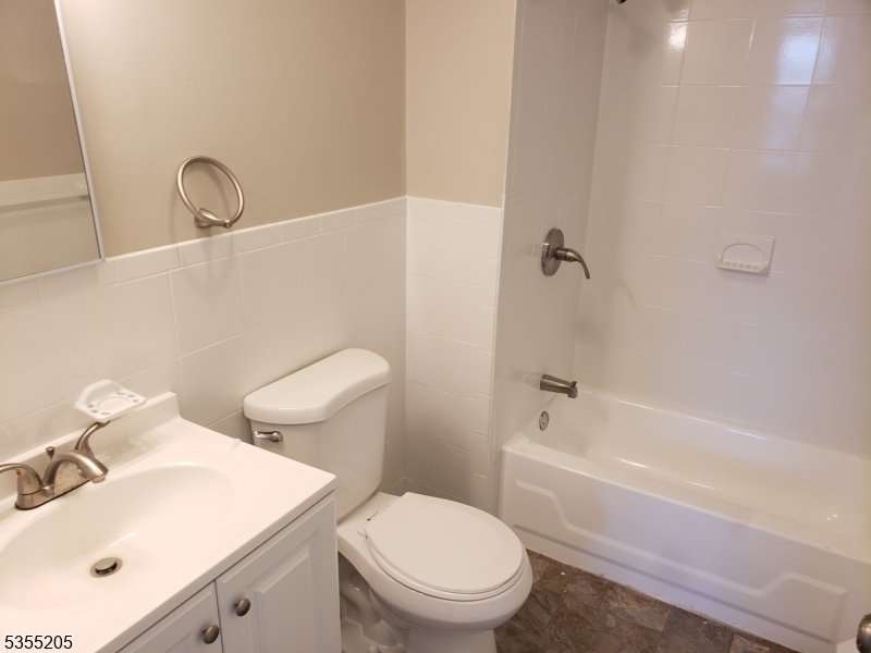 610 Cortlandt St Property Photo 21