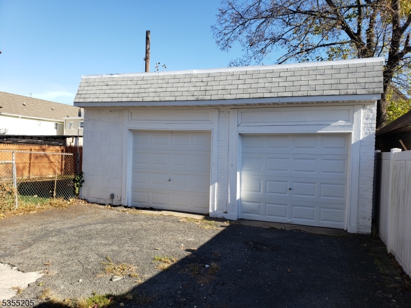 610 Cortlandt St Property Photo 28