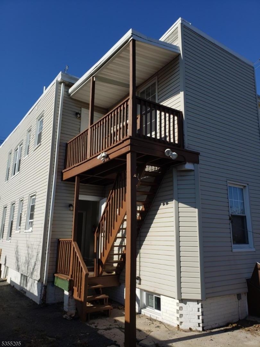610 Cortlandt St Property Photo 30