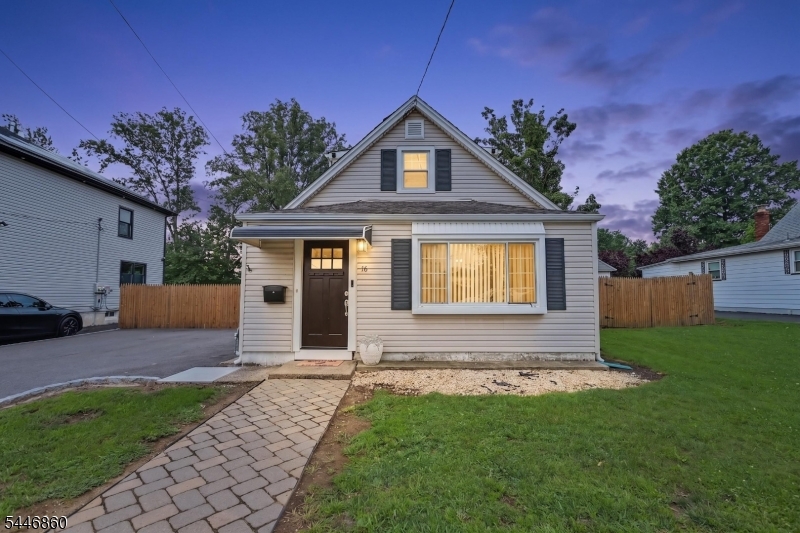 18 Tappen St Property Photo 1