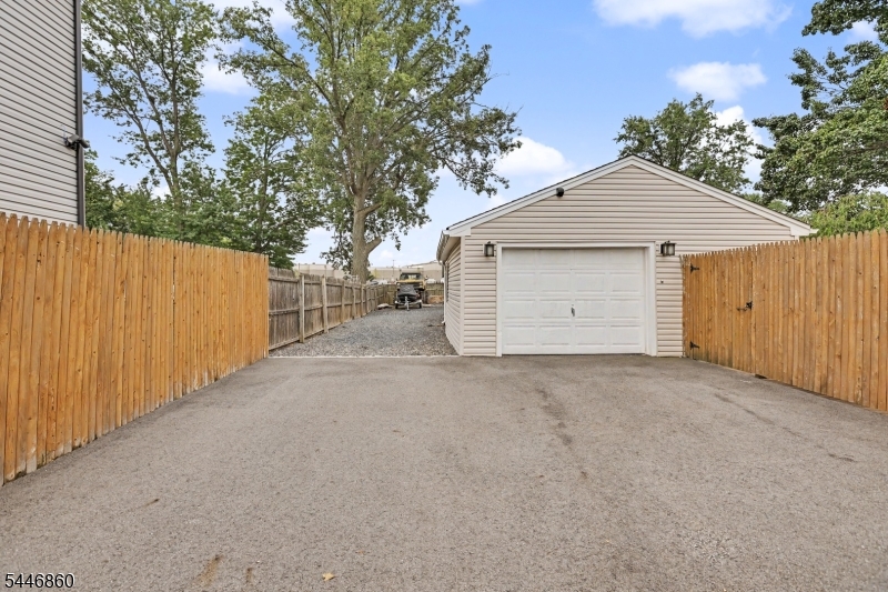 18 Tappen St Property Photo 38