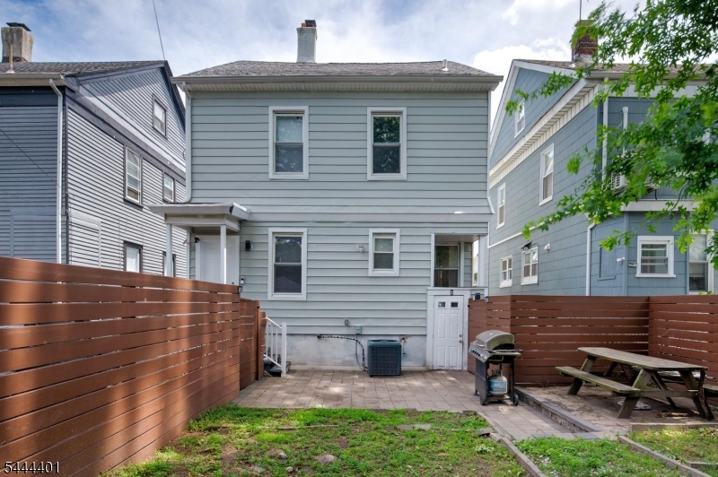 135 Sanford St Property Photo 44