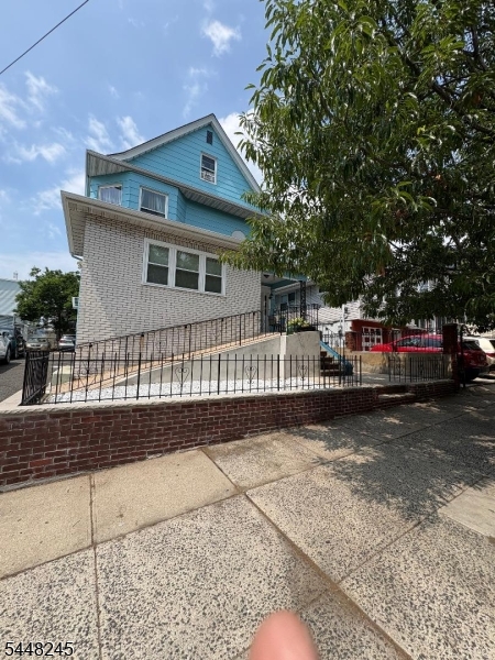 21 Danforth Ave Property Photo 1
