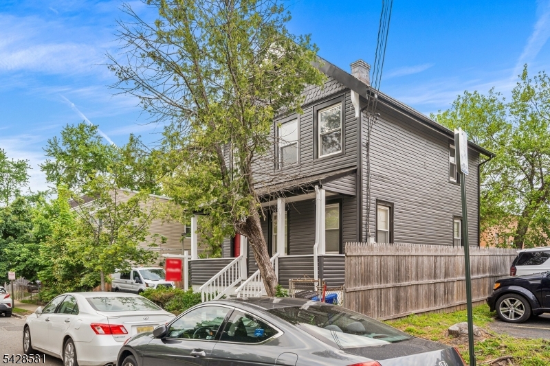 637 Union St Property Photo 3