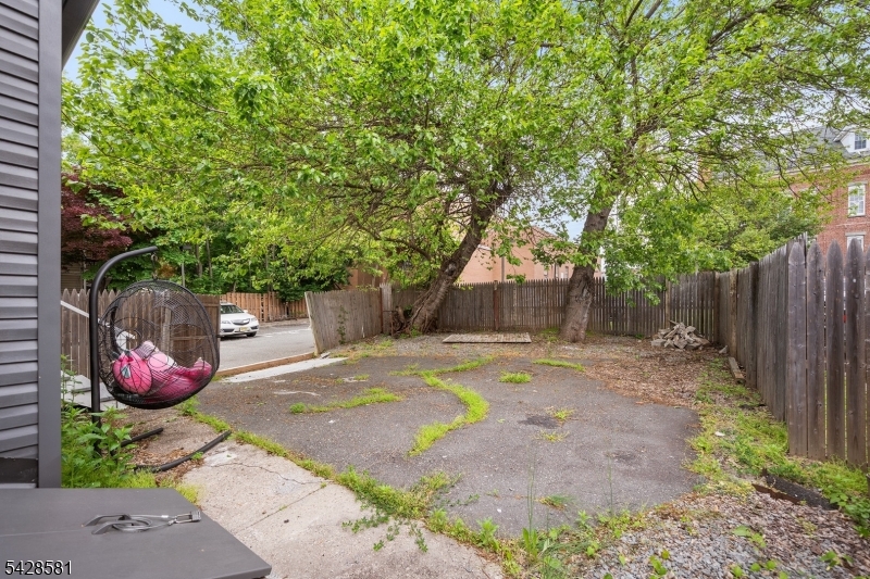 637 Union St Property Photo 28