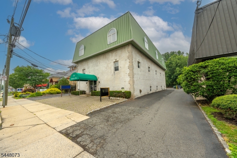 107 South Ave Property Photo 10