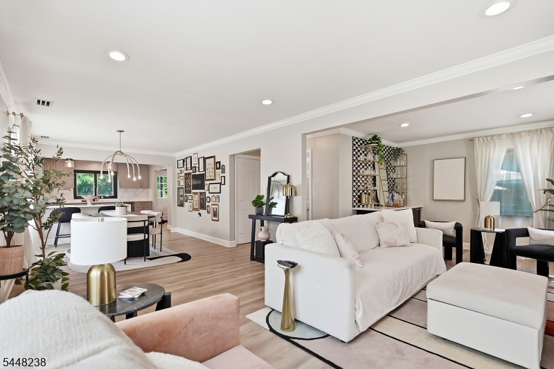 14 Big Piece Rd Property Photo 4