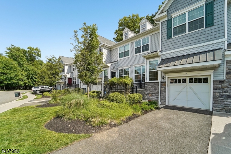 24 Pineview Dr Property Photo 2