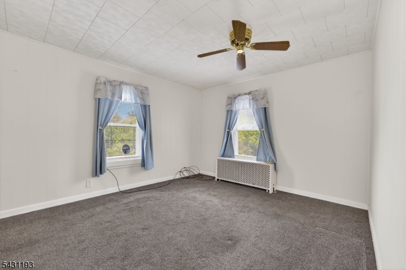 319 Center St Property Photo 10