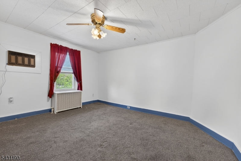 319 Center St Property Photo 11