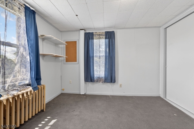 319 Center St Property Photo 12