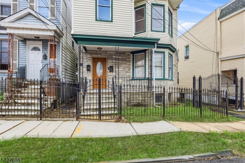 37 Tichenor Ter Property Photo 4