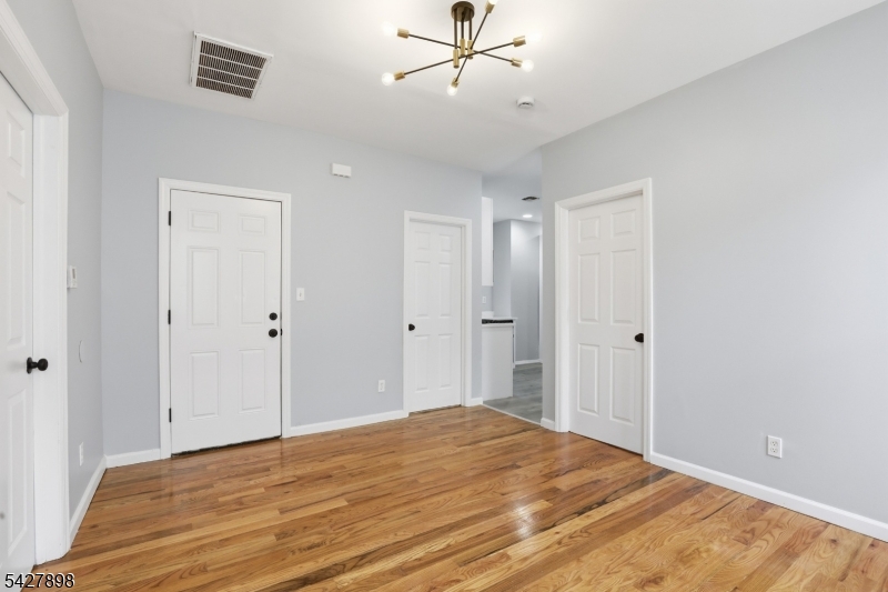 37 Tichenor Ter Property Photo 12