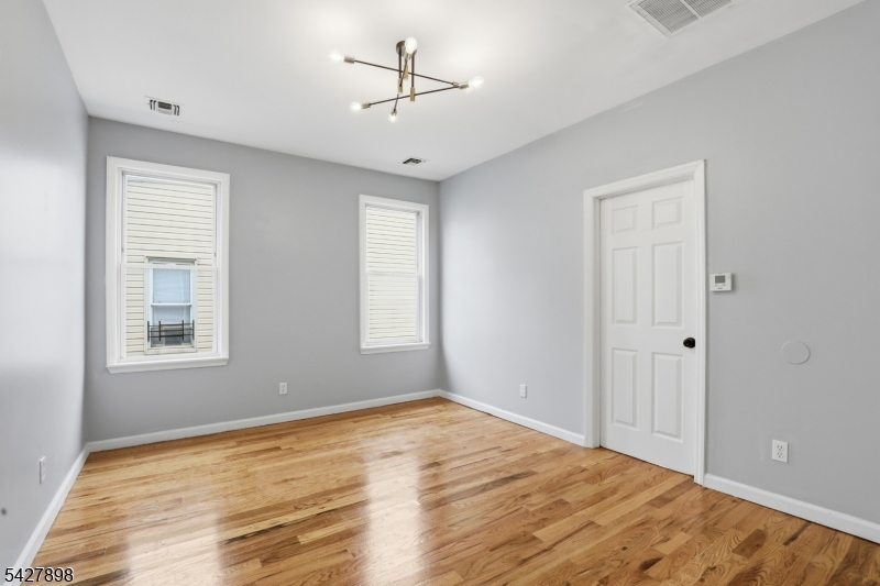 37 Tichenor Ter Property Photo 14