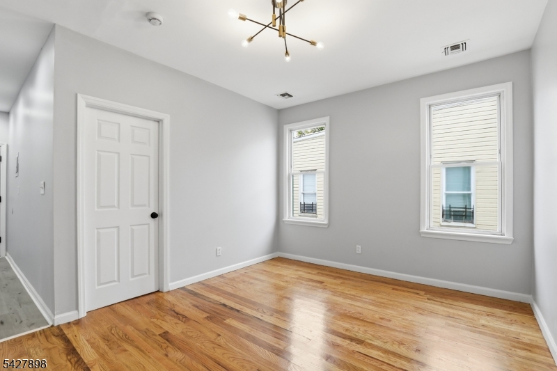 37 Tichenor Ter Property Photo 15