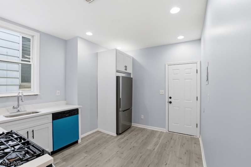 37 Tichenor Ter Property Photo 16