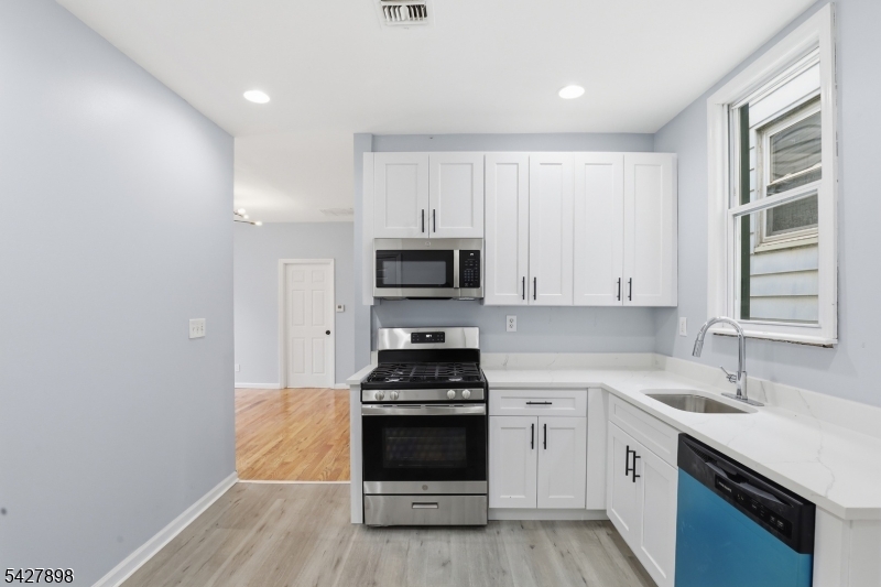 37 Tichenor Ter Property Photo 18